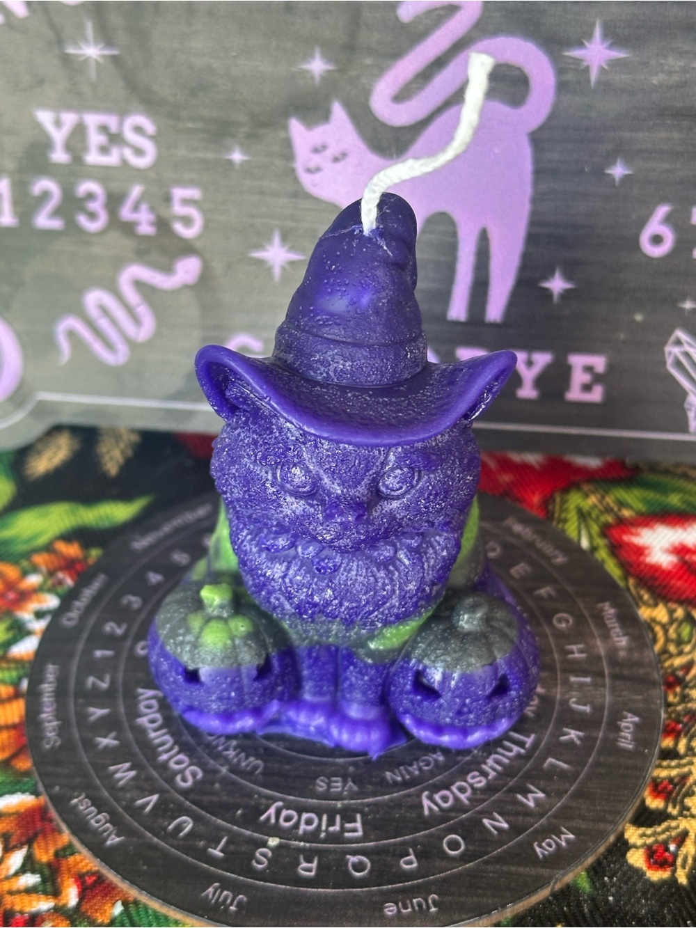 Midnight Familiar Witch Cat Candle – Purple & Green Halloween Cat - Picture 7 of 8